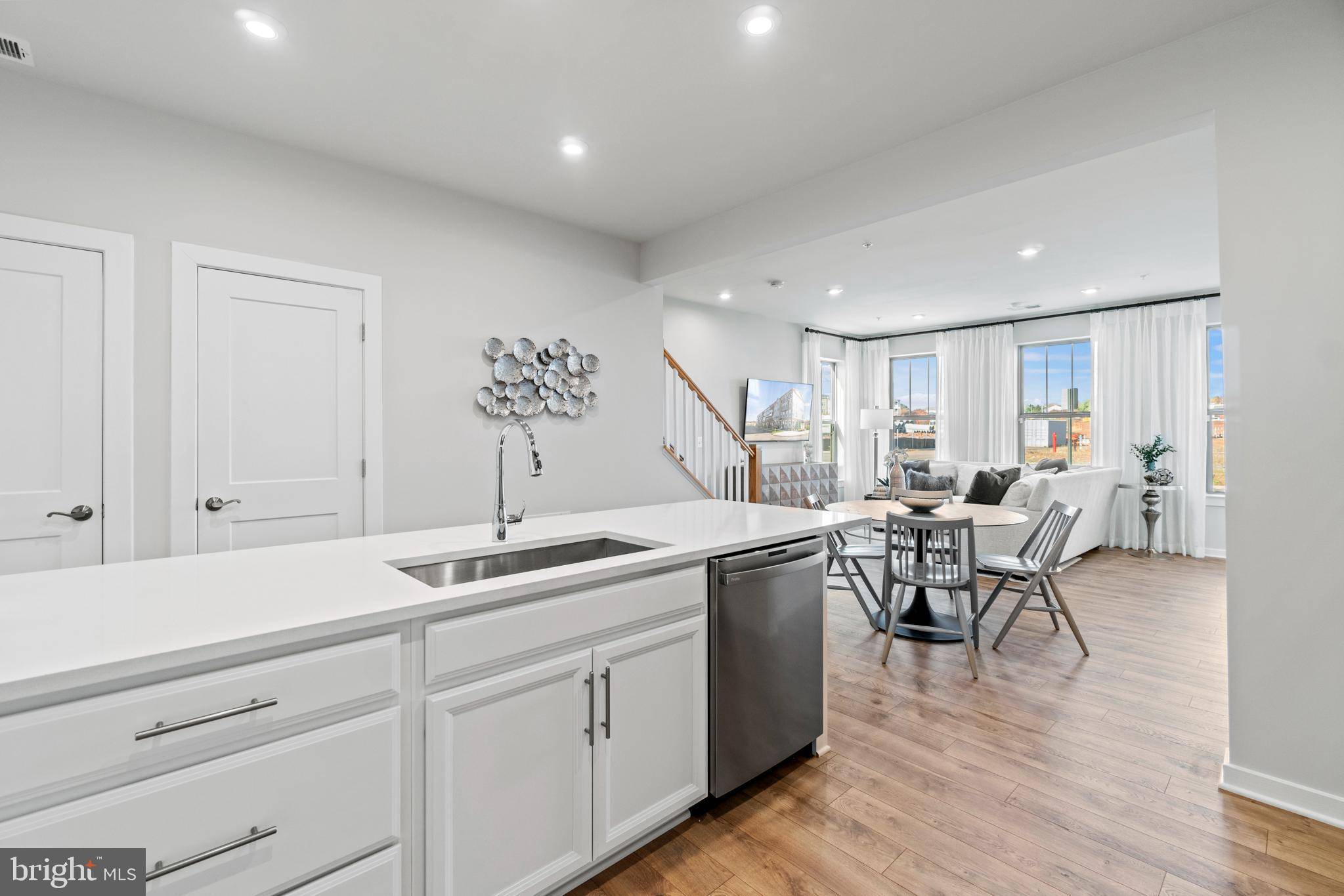 Manassas Park, VA 20111,1002A MAYS LN