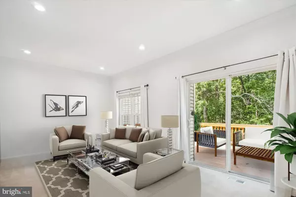 Alexandria, VA 22315,6149 SUMMER PARK LN