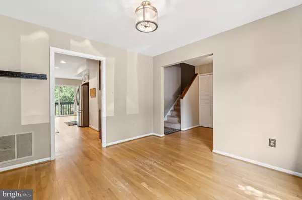 Reston, VA 20191,2009 SWANS NECK WAY