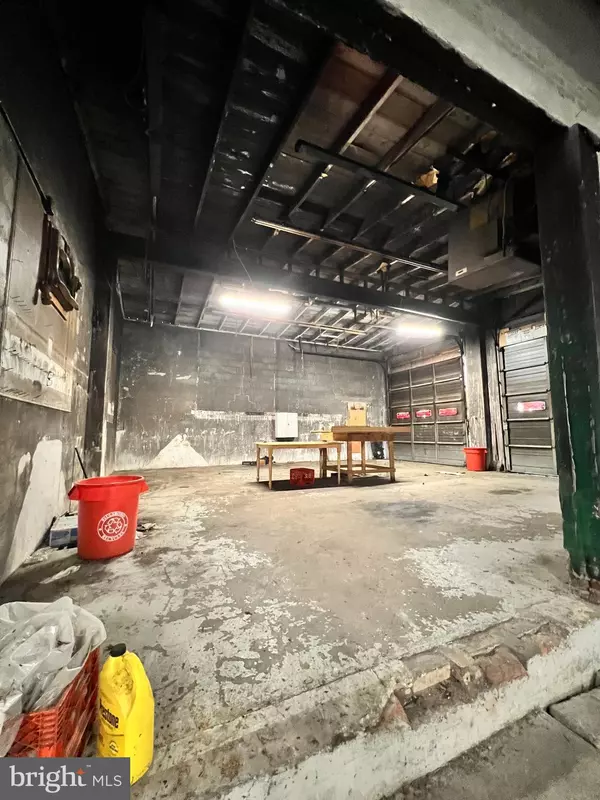 Paulsboro, NJ 08066,416 W BROAD ST