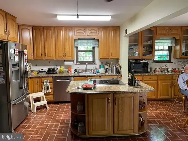 Medford, NJ 08055,4 GRAND COACH CT