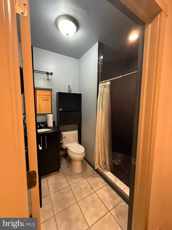 Philadelphia, PA 19102,1431 SPRUCE ST #2R