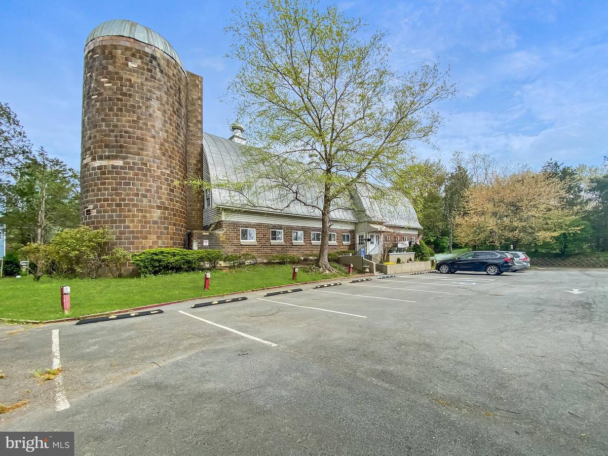 Herndon, VA 20171,3005 DOWER HOUSE DR