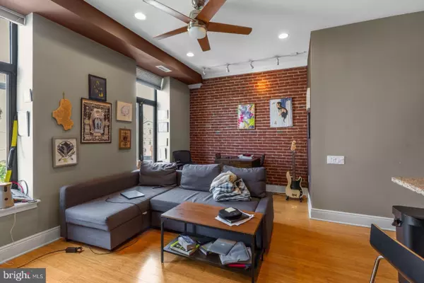 Philadelphia, PA 19123,530 W GIRARD AVE #2