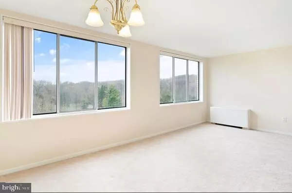 Alexandria, VA 22307,6641 WAKEFIELD DR #711