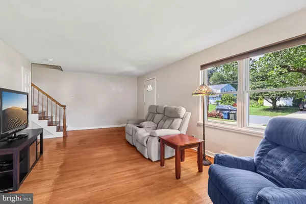 Burlington, NJ 08016,15 ROSE LN