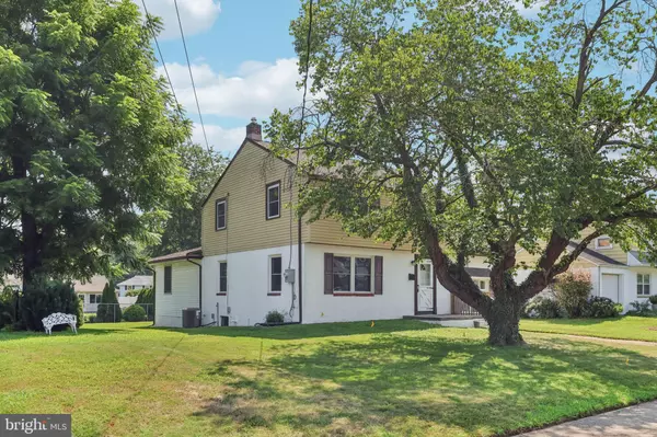 Burlington, NJ 08016,15 ROSE LN