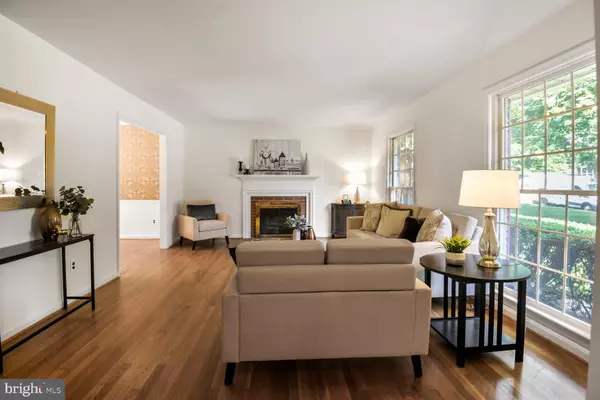 Falls Church, VA 22043,7401 VENICE ST