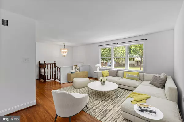 Adelphi, MD 20783,10422 FLORAL DR