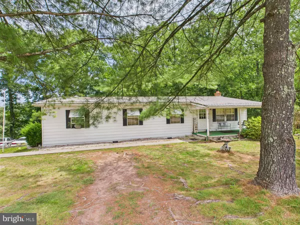 6739 MARTINSBURG RD, Berkeley Springs, WV 25411