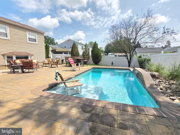 Bellmawr, NJ 08031,18 E MAPLE AVE