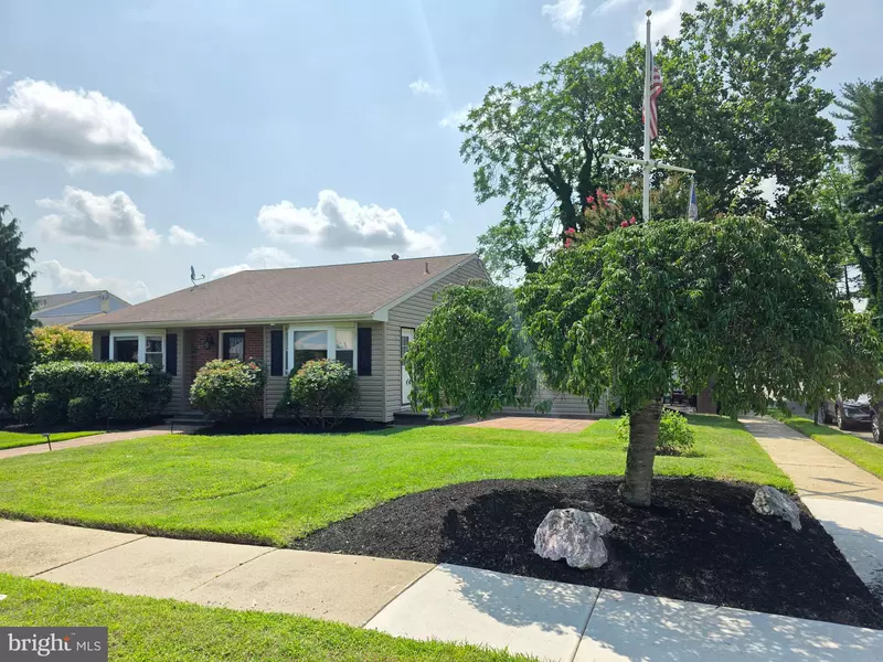 18 E MAPLE AVE, Bellmawr, NJ 08031
