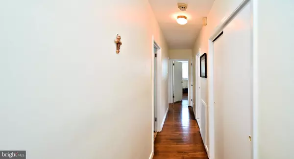 Philadelphia, PA 19115,9962 WOODFERN RD