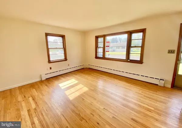 Trenton, NJ 08690,11 JERICHO DR