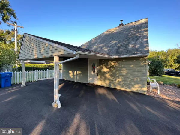 Levittown, PA 19055,16 CRABTREE DR