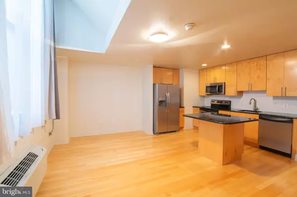 Philadelphia, PA 19146,1100 S BROAD ST #97C