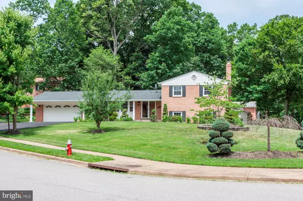 8800 DIANNE PL, Springfield, VA 22152