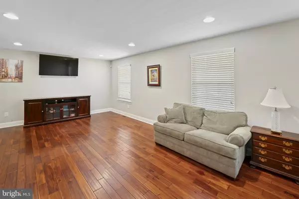 Cinnaminson, NJ 08077,412 IVYSTONE LN