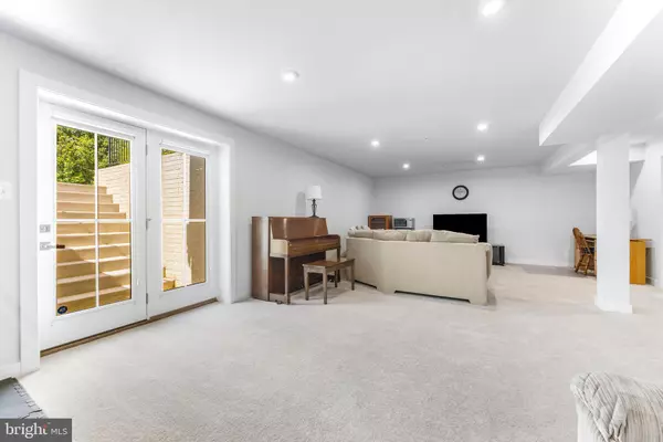 Glen Burnie, MD 21060,8212 HICKORY HOLLOW DR