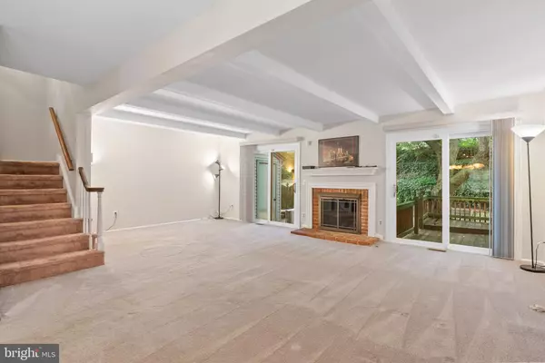 Mount Laurel, NJ 08054,82 FARNWOOD RD