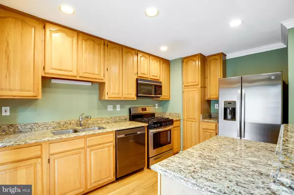 Centreville, VA 20121,6113 GEORGE BAYLOR DR