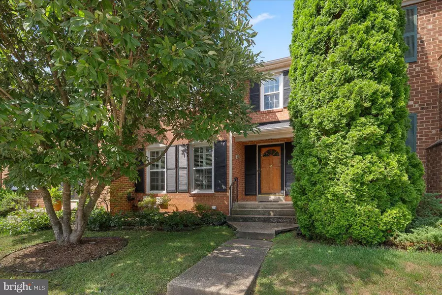 7252 GREENTREE RD, Bethesda, MD 20817