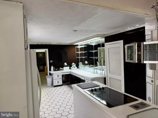 Bala Cynwyd, PA 19004,1 MARYWATERSFORD RD
