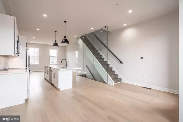 Philadelphia, PA 19131,4032 MARILYN DR