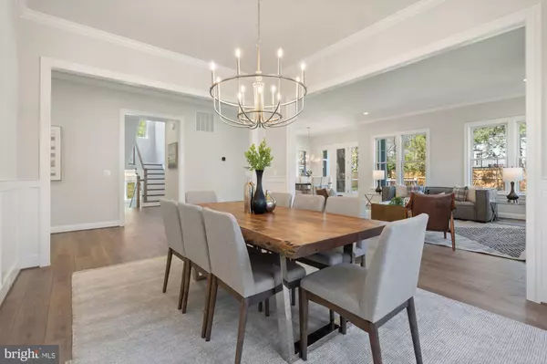 Vienna, VA 22180,611 GIBSON DR SW