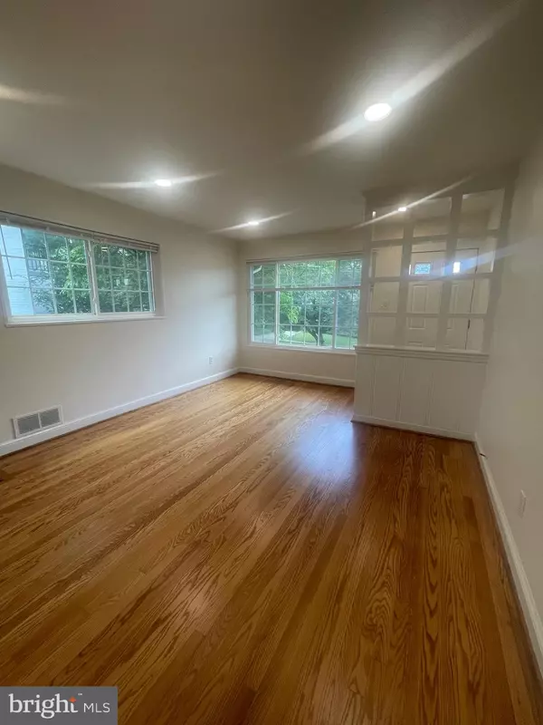 Bethesda, MD 20814,4627 EDGEFIELD RD