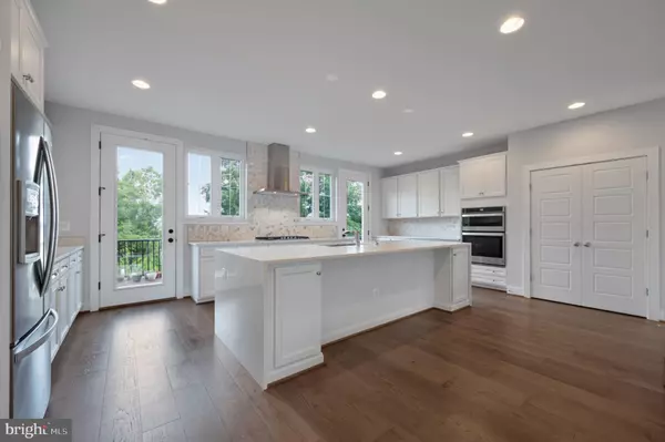 Alexandria, VA 22312,6275 EDSALL RD