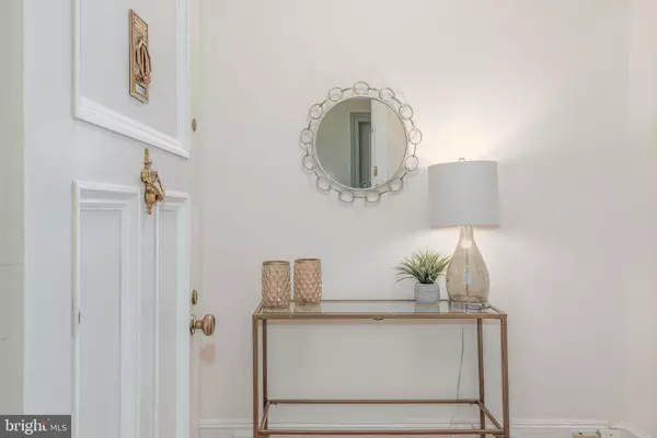 Washington, DC 20016,4000 CATHEDRAL AVE NW #516B