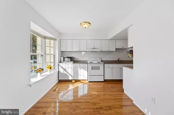 Oakton, VA 22124,10348 GRANITE CREEK LN