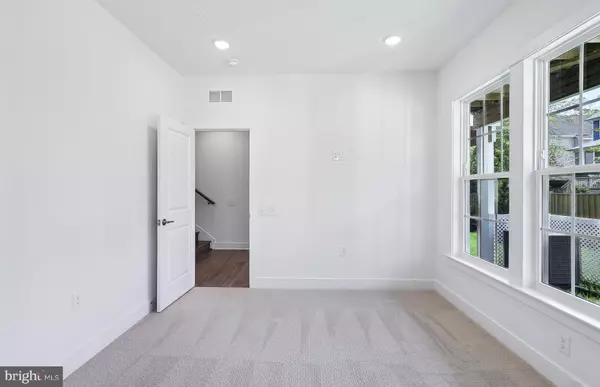 Fairfax, VA 22030,10812 WILLOW TER