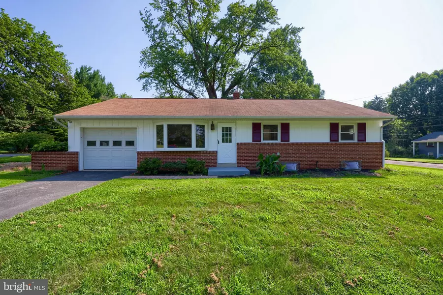 1046 HUNSICKER RD, Lancaster, PA 17601