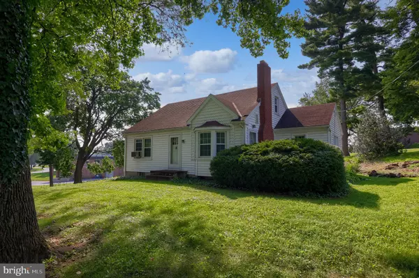 148 S ACADEMY DR, Ephrata, PA 17522