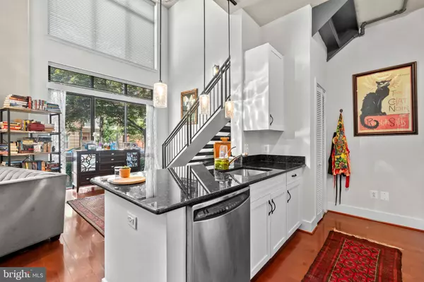 Alexandria, VA 22314,520 JOHN CARLYLE ST #108