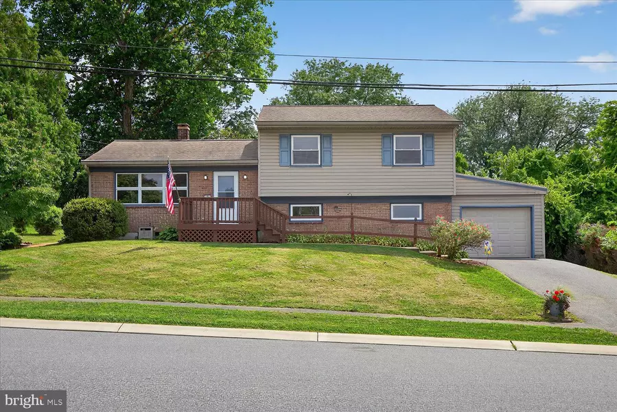102 BROADMOOR DR, Willow Street, PA 17584