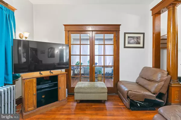 Trenton, NJ 08611,104 BARNT AVE