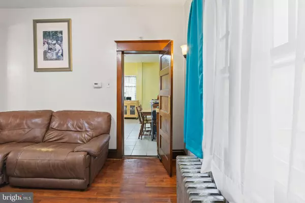 Trenton, NJ 08611,104 BARNT AVE