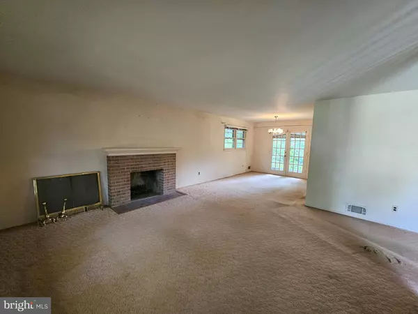 Annandale, VA 22003,7113 FALCON ST
