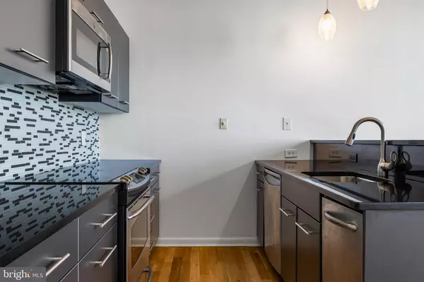 Philadelphia, PA 19103,2200-28 ARCH ST #716