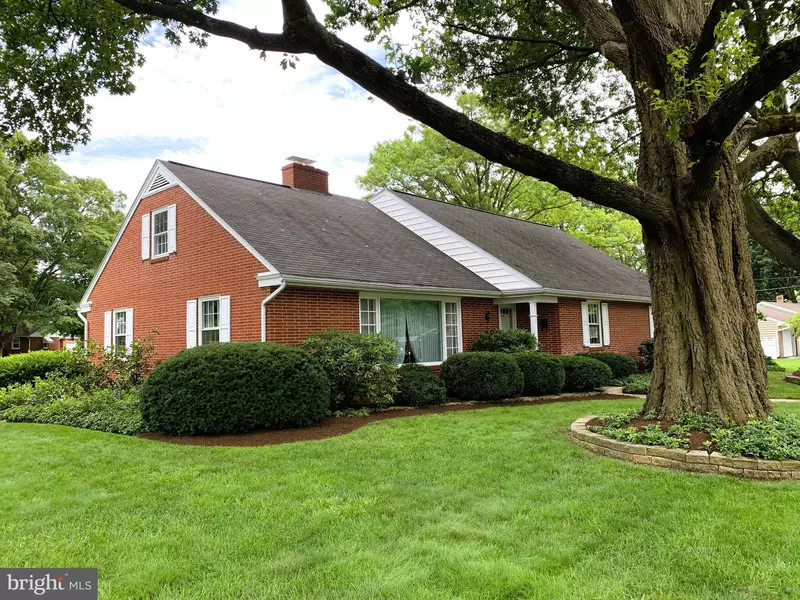 301 S LOCUST ST, Lititz, PA 17543