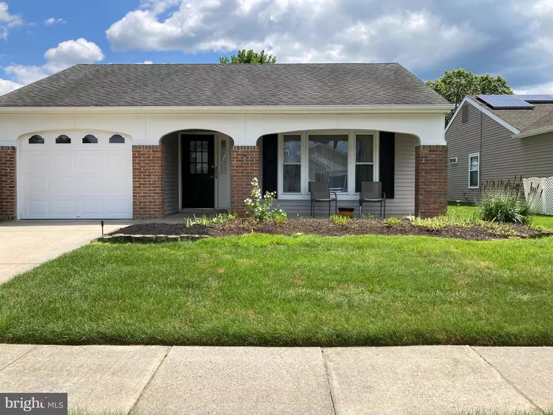 11 BURTONS DR, Southampton, NJ 08088