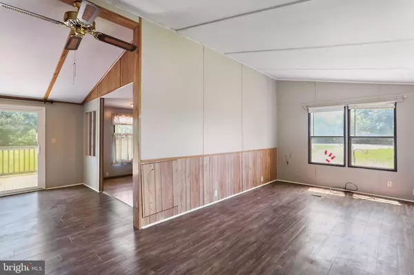 Falling Waters, WV 25419,19 REGENCY DR