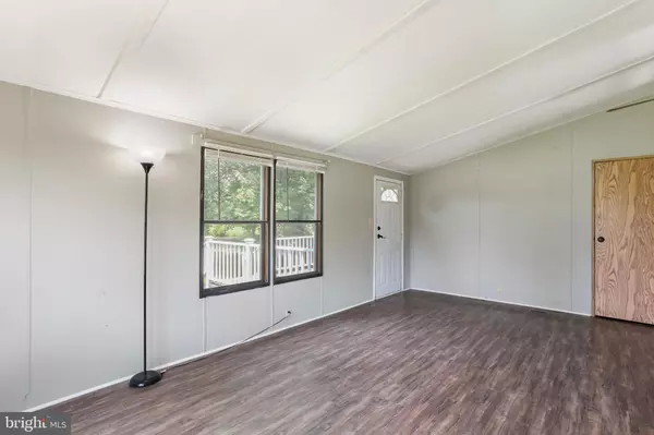 Falling Waters, WV 25419,19 REGENCY DR