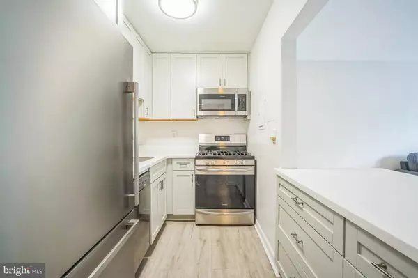 Falls Church, VA 22044,6001 ARLINGTON BLVD #313