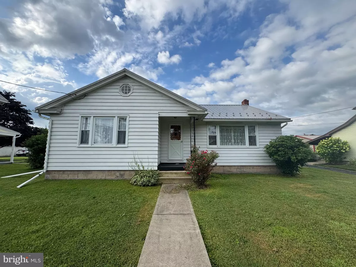 Hegins, PA 17938,513 E CHESTNUT ST