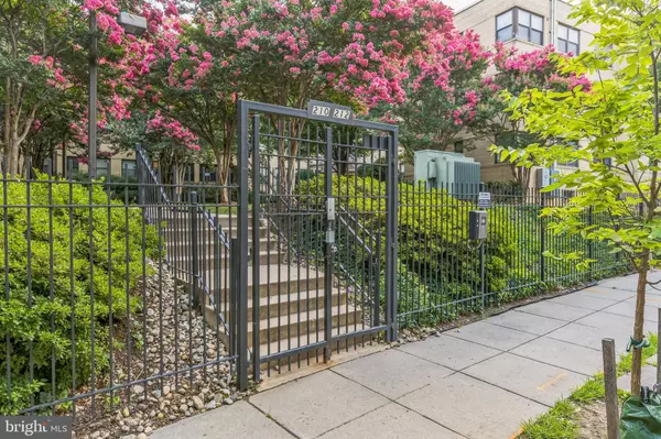 212 OAKWOOD ST SE #115, Washington, DC 20032