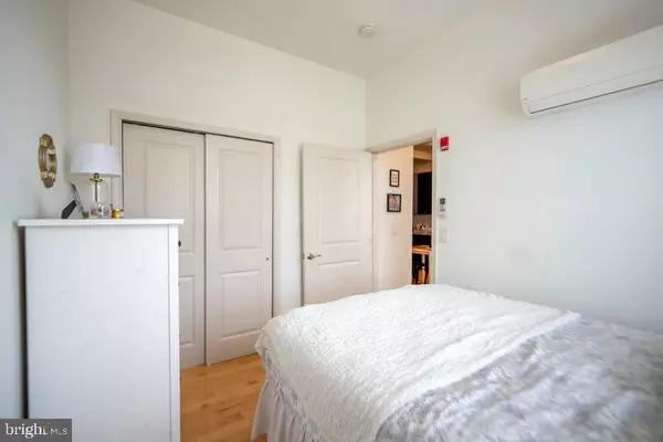 Philadelphia, PA 19146,427-33 MONROE ST #401